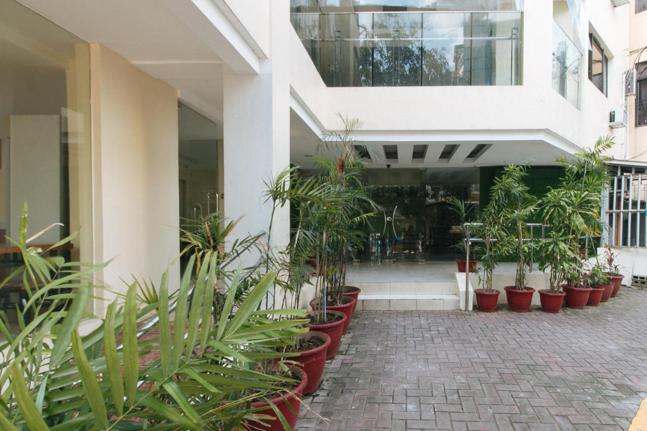 Urbanview At San Antonio'S Place Sampaloc Манила Экстерьер фото