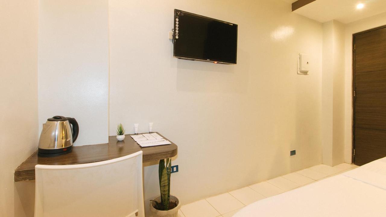 Urbanview At San Antonio'S Place Sampaloc Манила Экстерьер фото